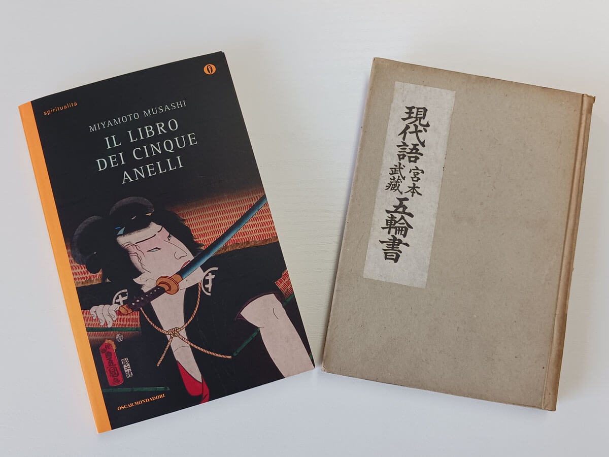 Il Libro dei Cinque Anelli scritto dal samurai e filosofo Miyamoto Musashi
